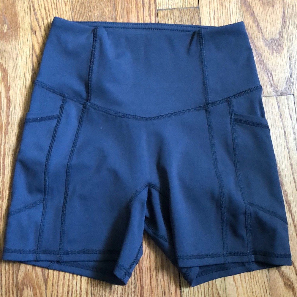 Tilyoucollapse heart booty shorts